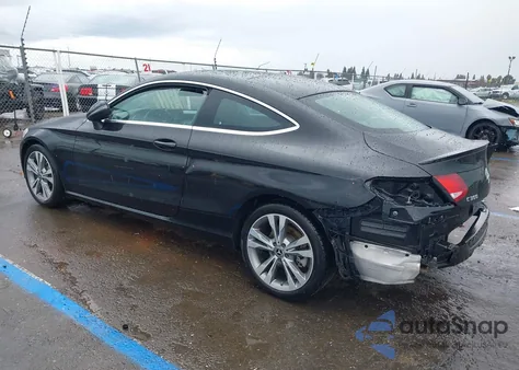 2017 Mercedes-Benz C 300 z USA, uszkodzony, nr VIN WDDWJ4JB7HF585480